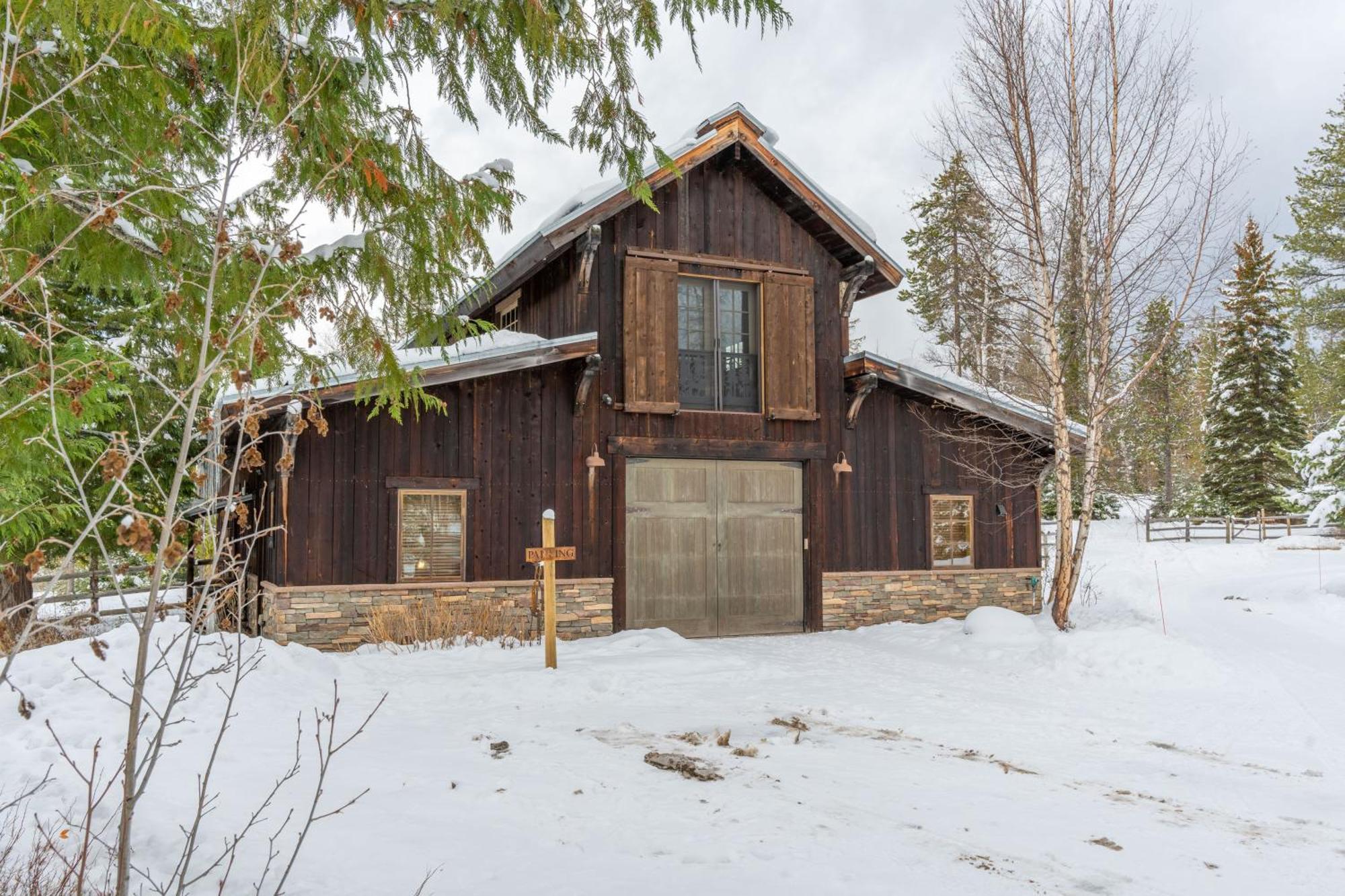 The Stalls At Whitefish Exterior photo