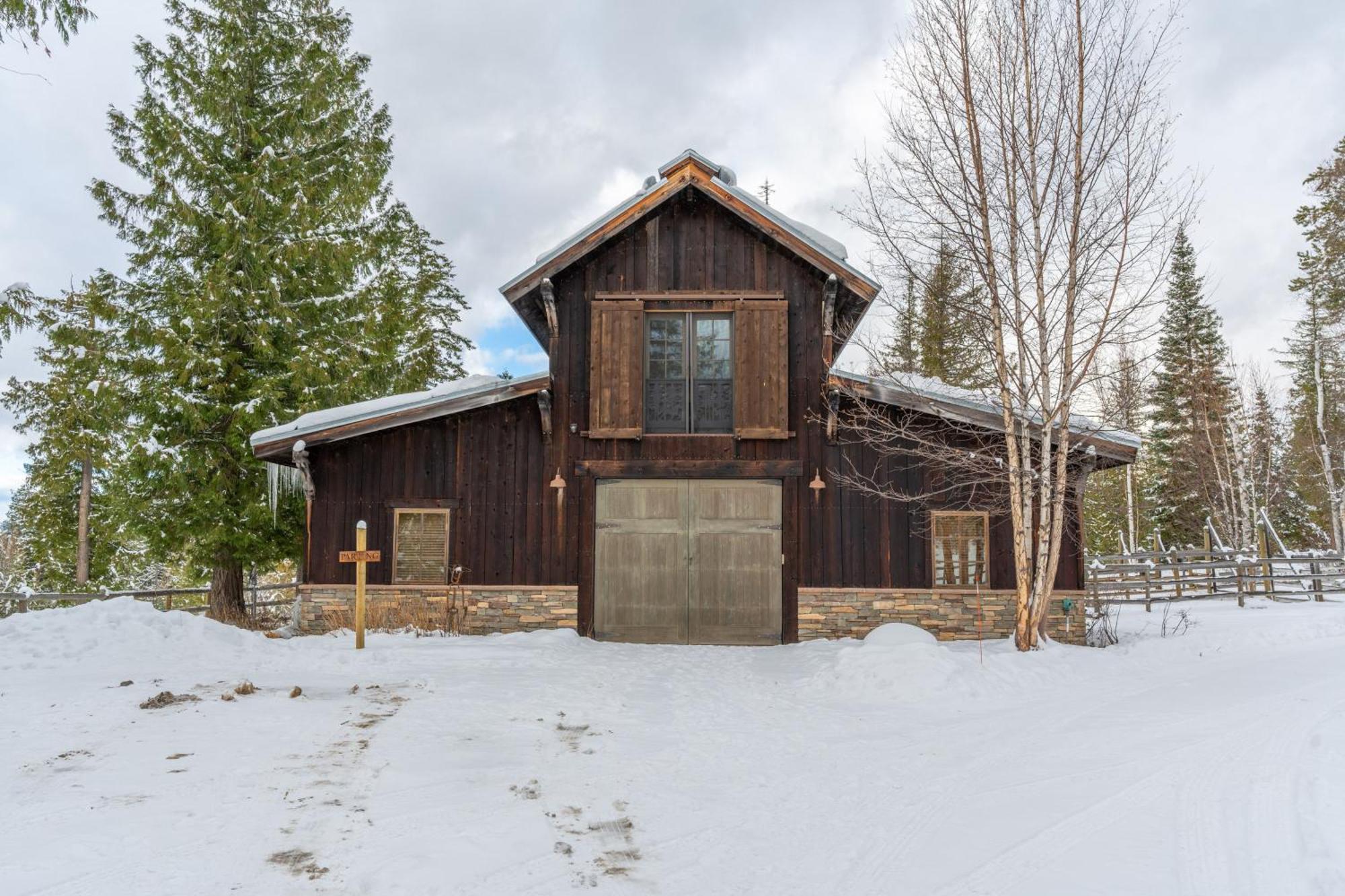 The Stalls At Whitefish Exterior photo
