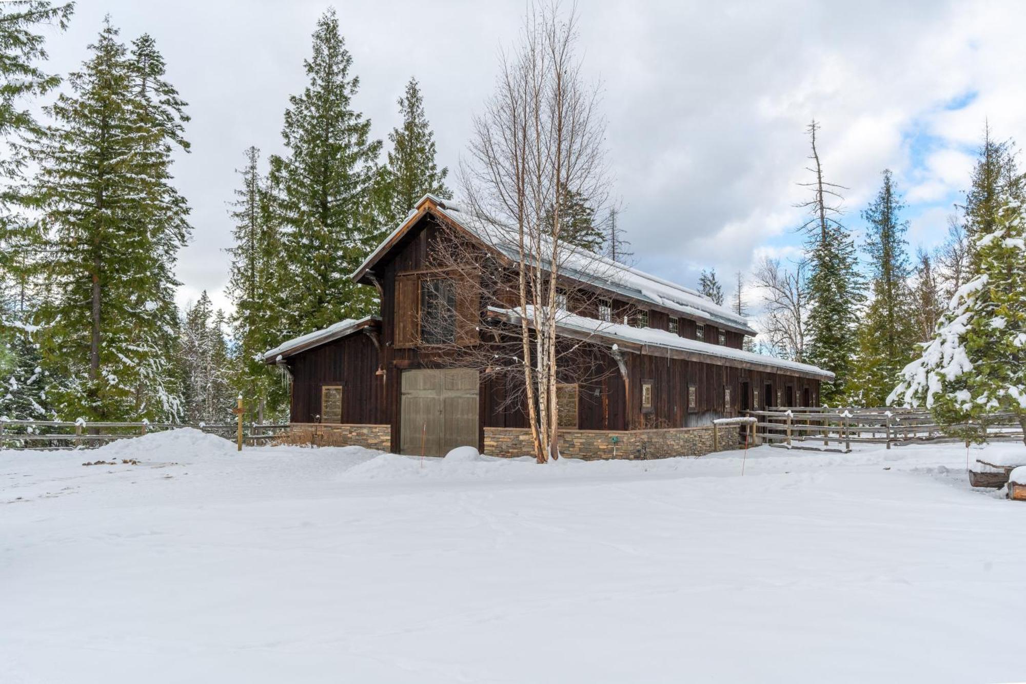 The Stalls At Whitefish Exterior photo