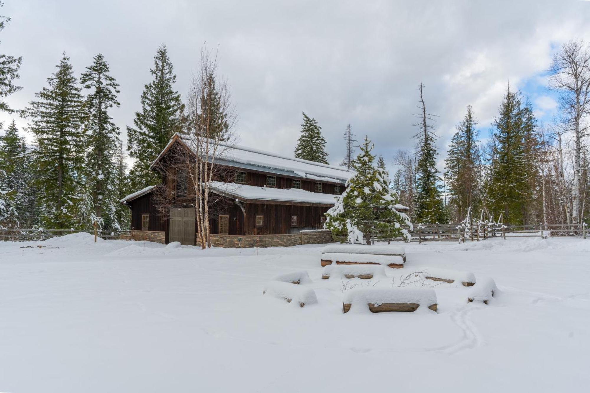 The Stalls At Whitefish Exterior photo