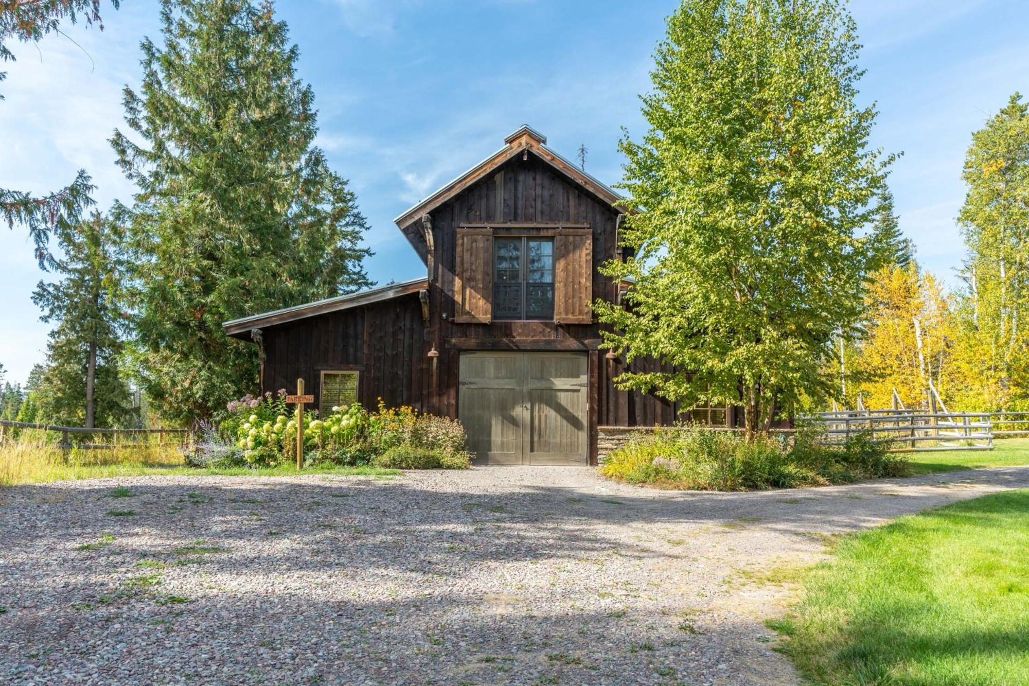 The Stalls At Whitefish Exterior photo