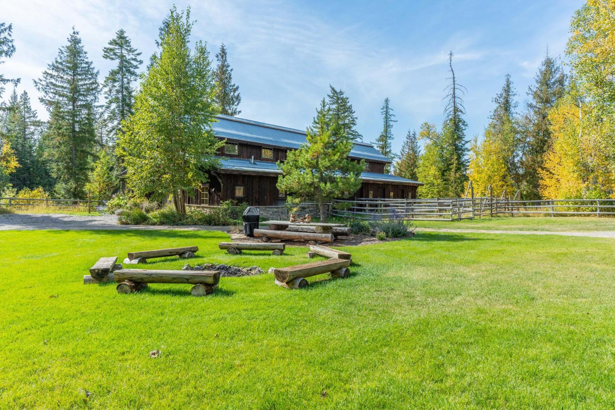 The Stalls At Whitefish Exterior photo
