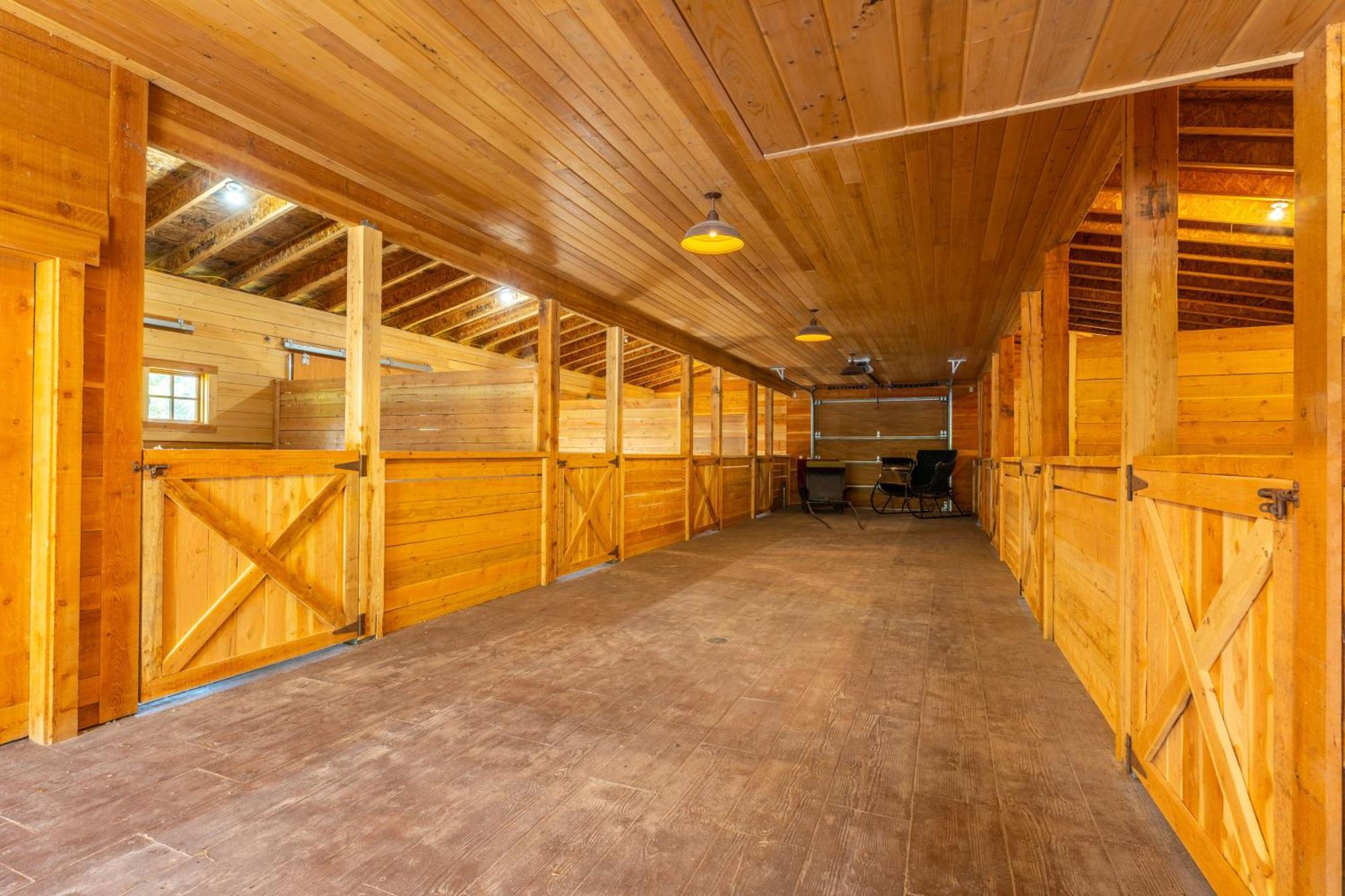 The Stalls At Whitefish Exterior photo